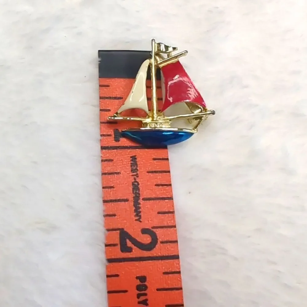 Vintage Gerry's 1980's Goldtone and Enamel Sailboat Scatter Pins/Brooches - Picture 8 of 11